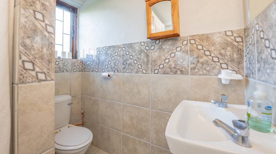 4 Bedroom Property for Sale in Struisbaai Western Cape